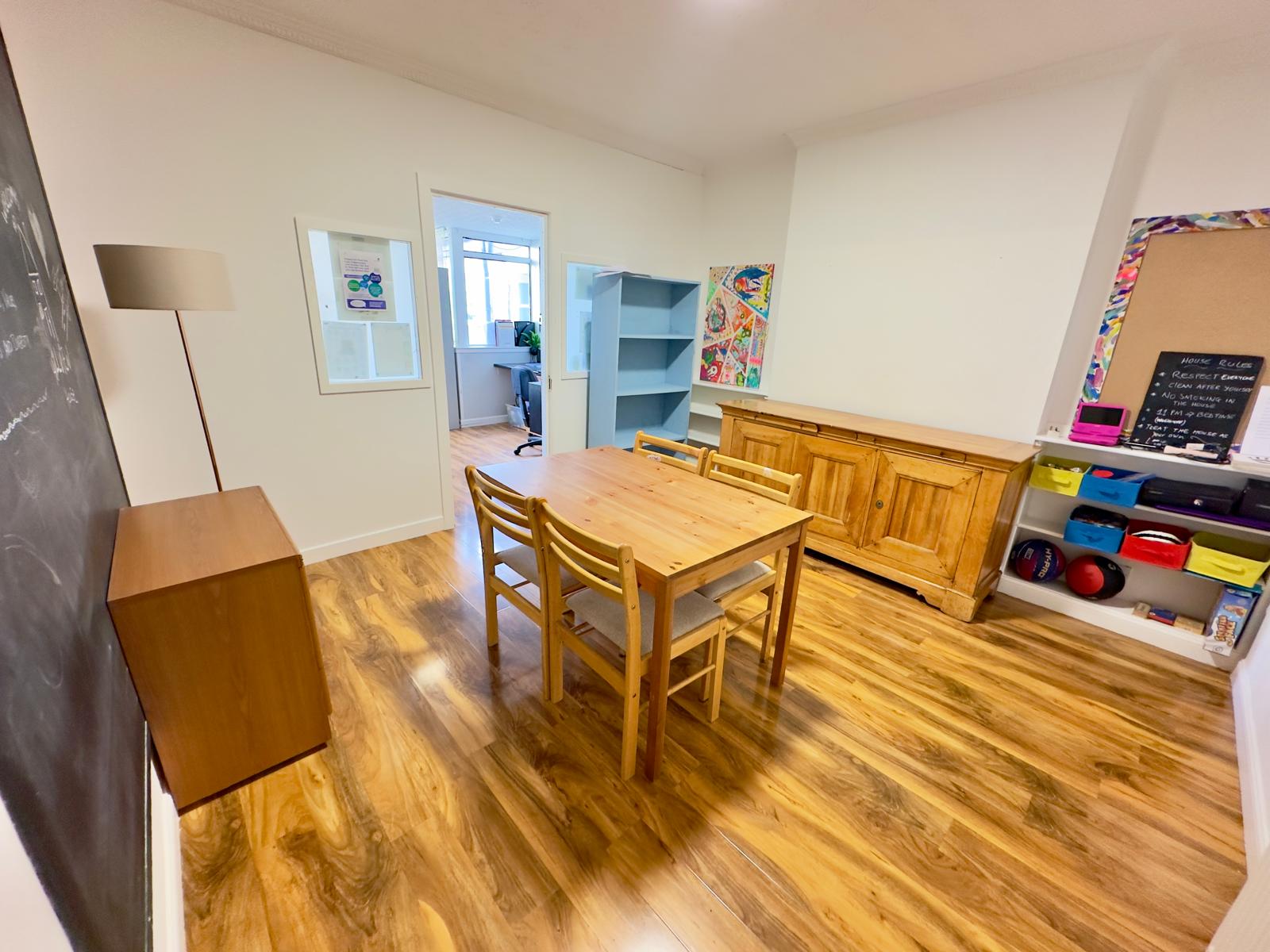 HILLVIEW HOUSE — photo 4